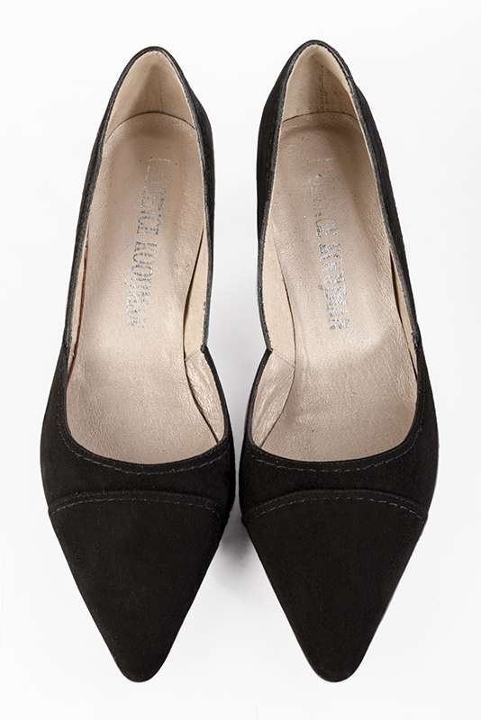 Matt black women's open arch dress pumps. Tapered toe. Medium slim heel. Top view - Florence KOOIJMAN